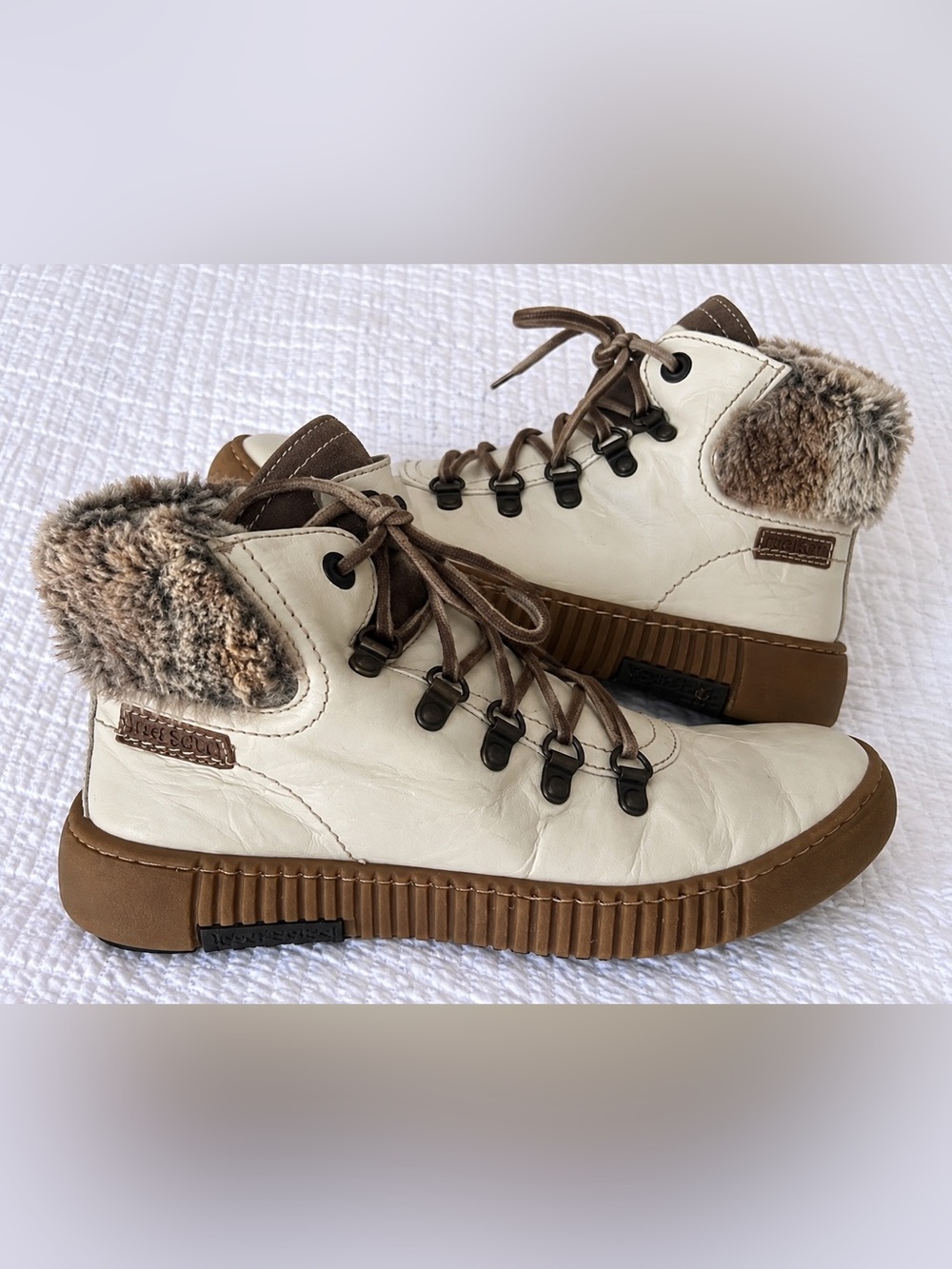 Josef Seibel NWOT White and Brown Faux-Fur Lace/Zip up Ankle Boot Y2K Autumn